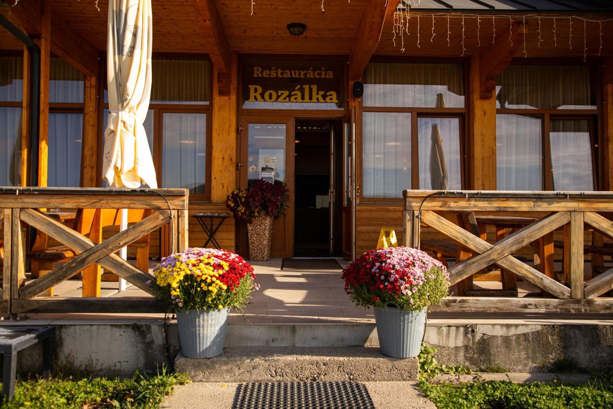 Hotel Rozalka Пезінок Екстер'єр фото