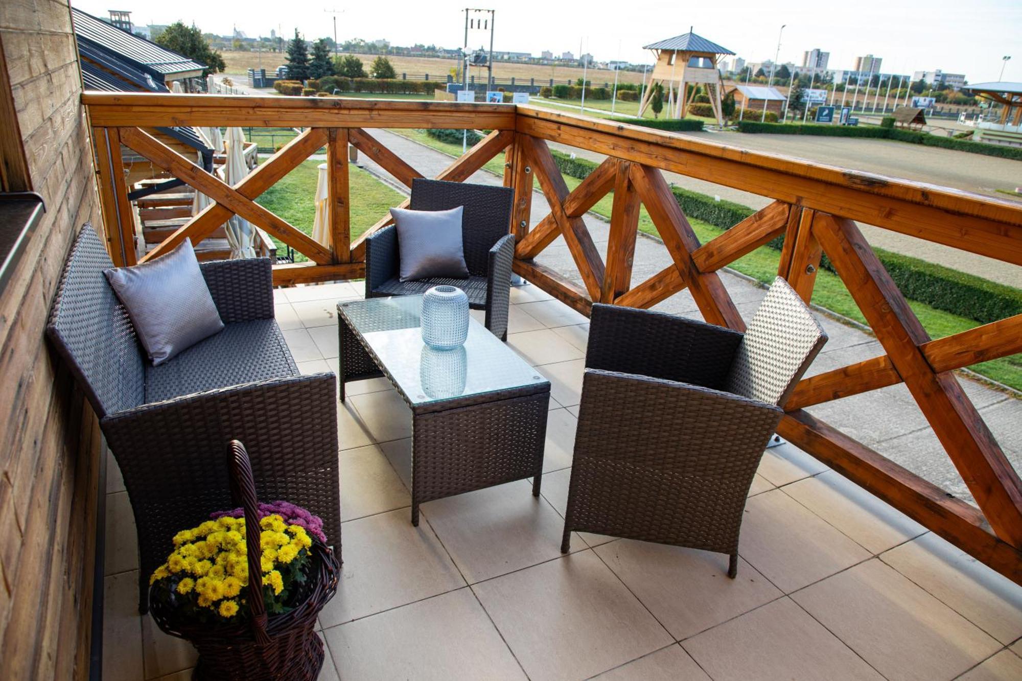 Hotel Rozalka Пезінок Екстер'єр фото